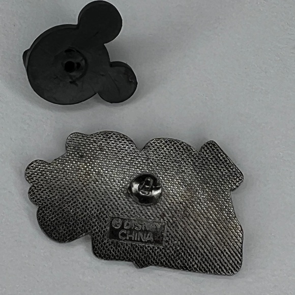 Disney Pin 100 Years of Magic Mickey Painting Walt Disney World 2001 Vintage - Picture 3 of 5